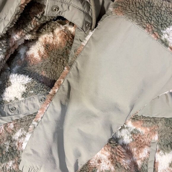 ⛺️ PATAGONIA 🏔️ Women's Medium Shelled Retro-X® Pullover Jacket Pine Green Camo - Picture 4 of 9